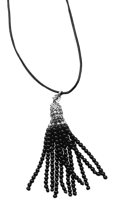 Läderhalsband med pärltofs från Odahl Design